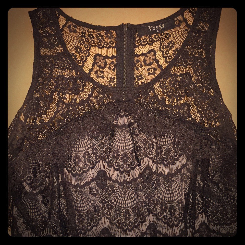 🐣 BLACK VARGA LARGE LACE MINI DRESS